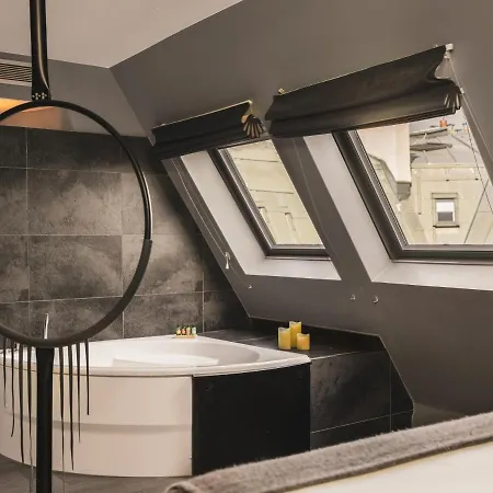 Legend Hotel Paris