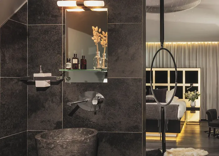 Legend Hotel 4*